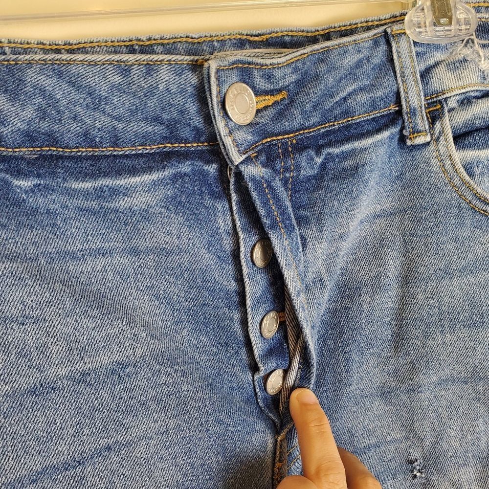 Ms. Cello Button Fly Distressed Cut Jean Shorts 2x - Picture 2 of 5